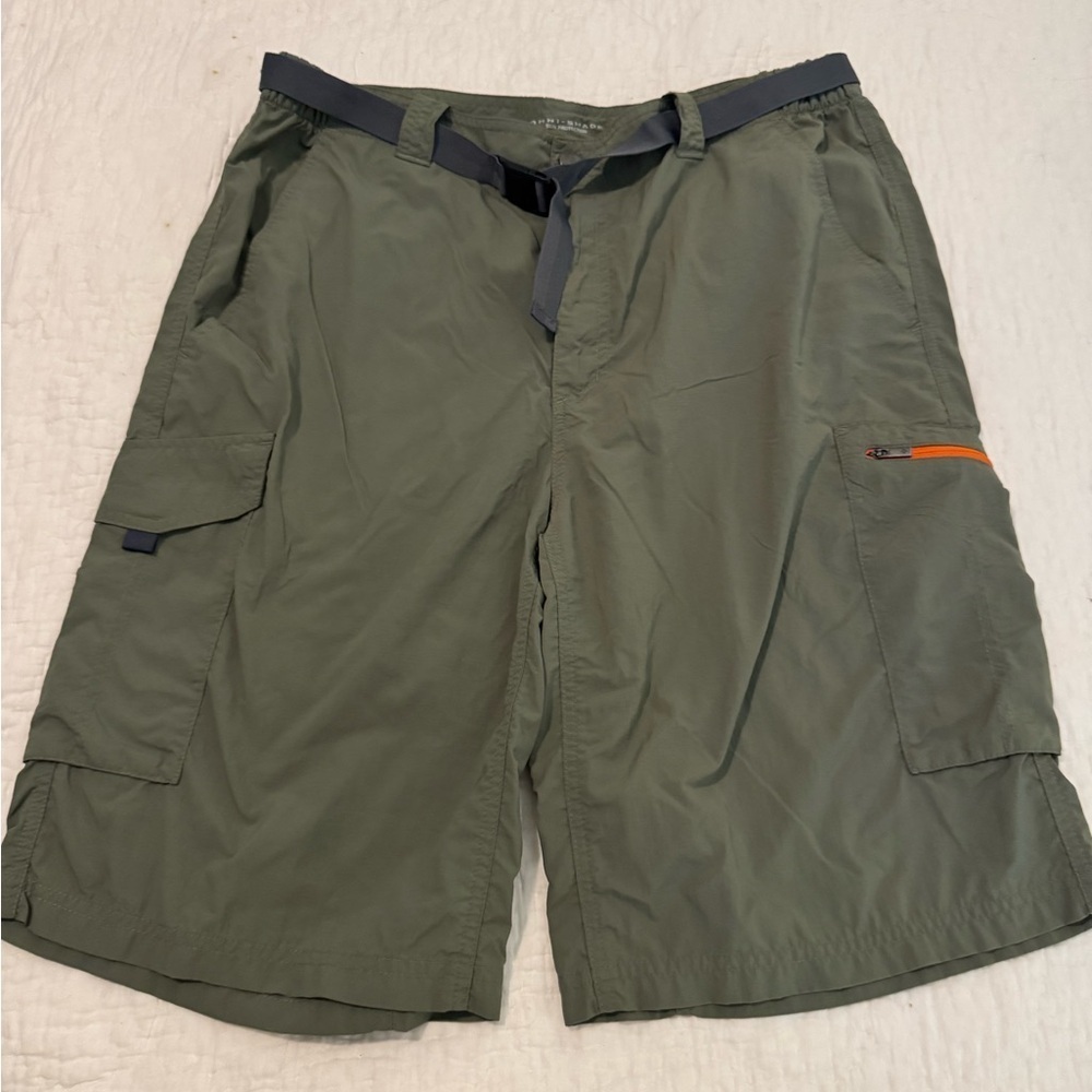 Columbia Omni-shade Cargo Shorts Size 36W Dusty Gray color